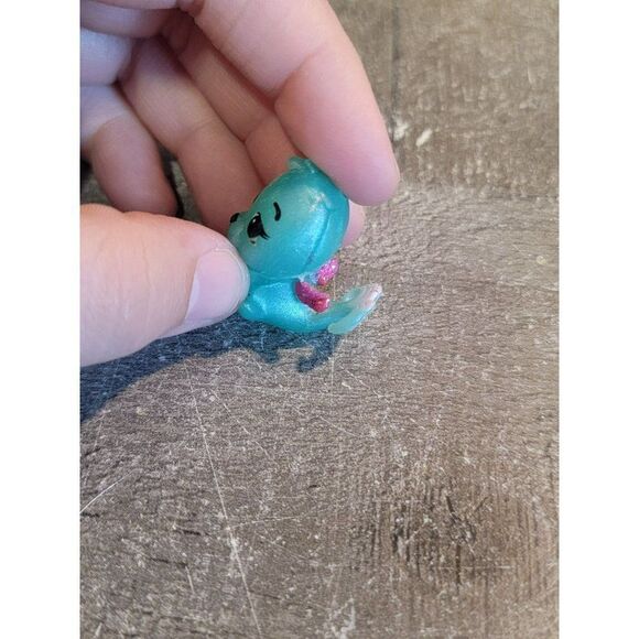 SML blue walrus wing mini toy figure - Picture 3 of 6